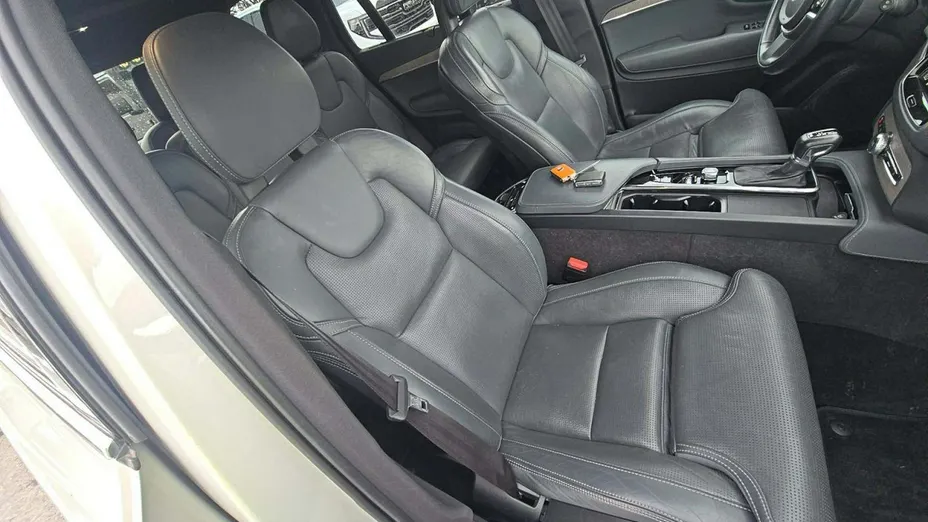 VOLVO XC90 -