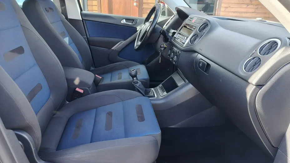 VOLKSWAGEN Tiguan -