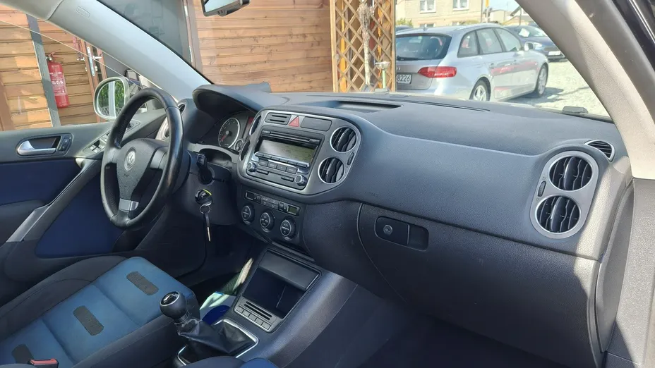 VOLKSWAGEN Tiguan -
