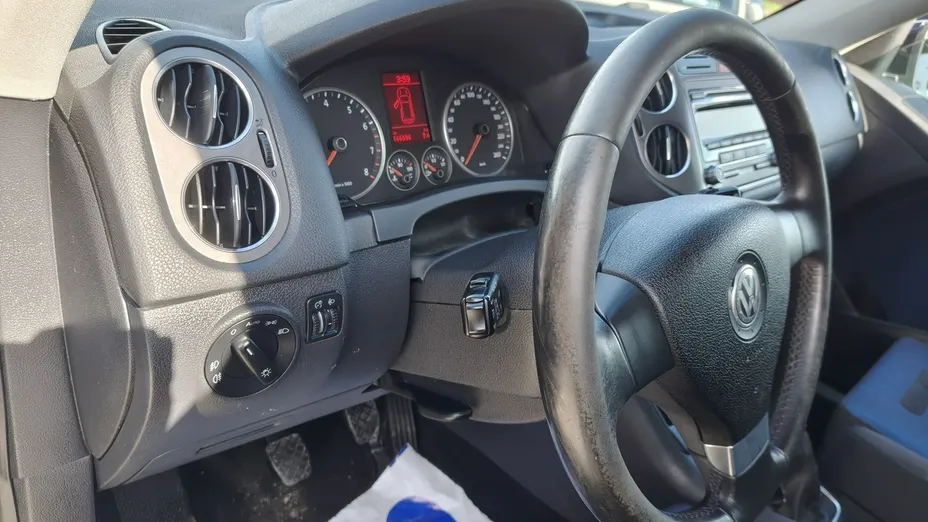VOLKSWAGEN Tiguan -