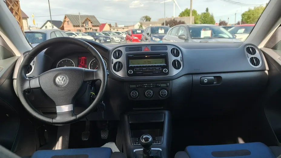 VOLKSWAGEN Tiguan -