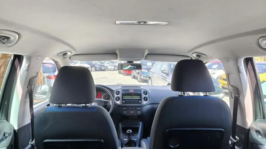 VOLKSWAGEN Tiguan -