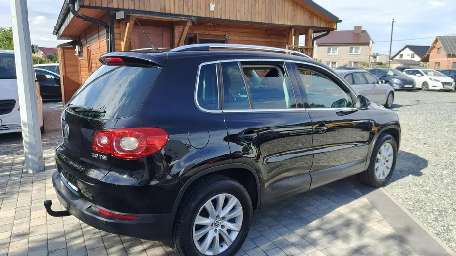 VOLKSWAGEN Tiguan -