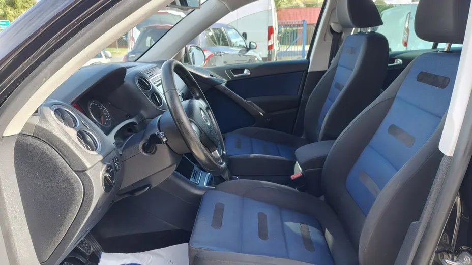 VOLKSWAGEN Tiguan -