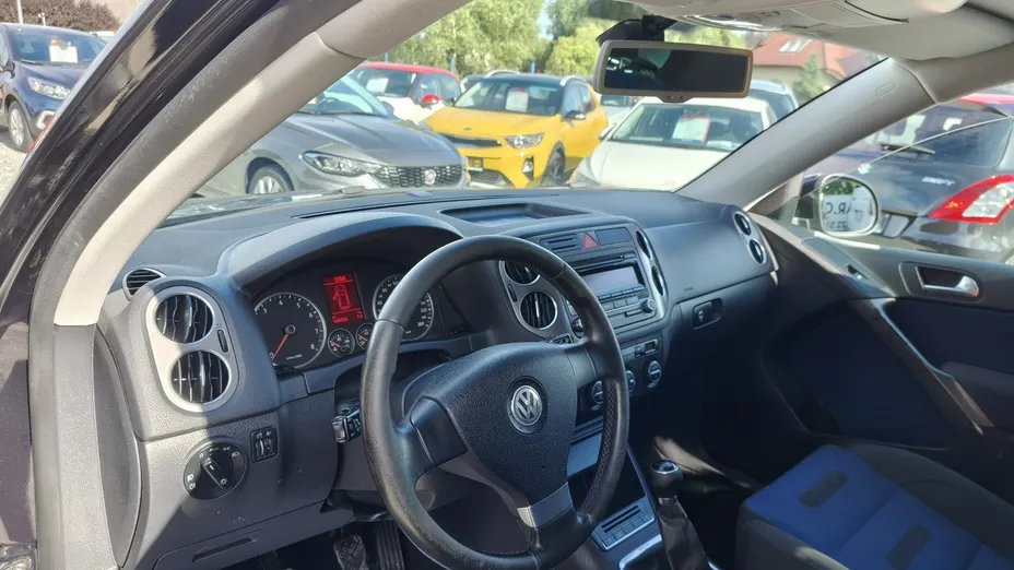 VOLKSWAGEN Tiguan -