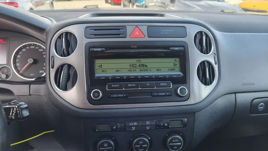 VOLKSWAGEN Tiguan -