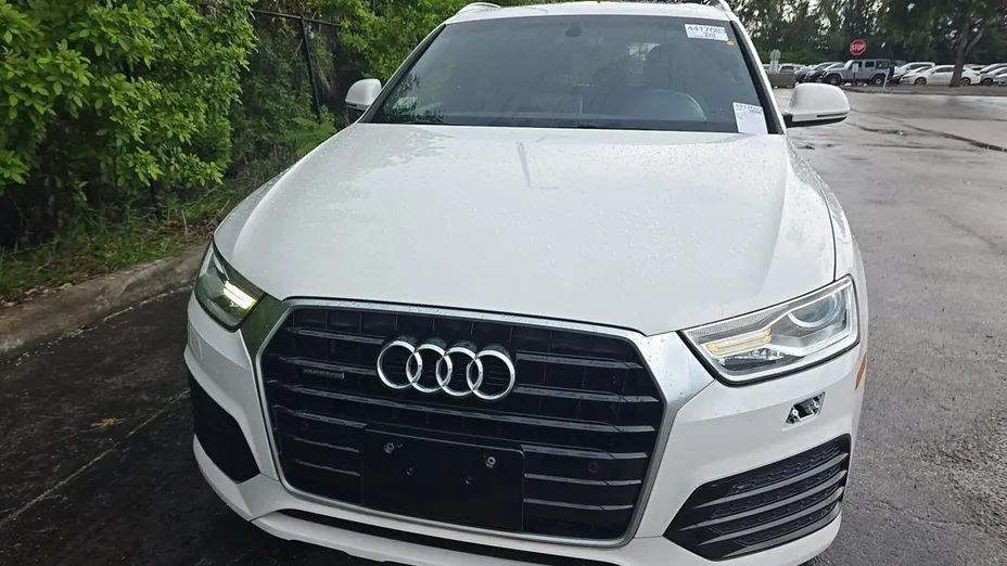 AUDI Q3 -