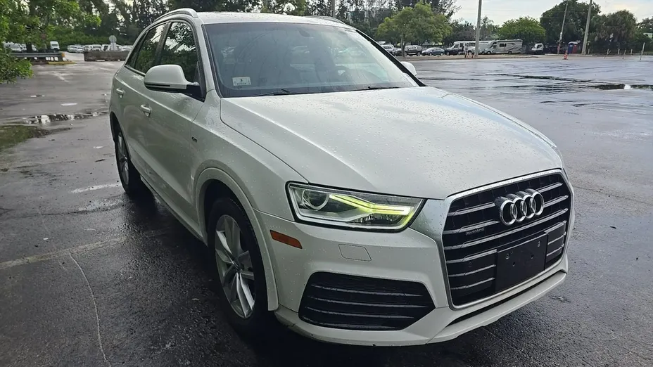 AUDI Q3 -