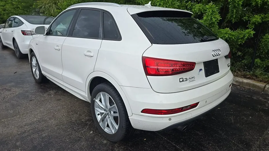 AUDI Q3 -