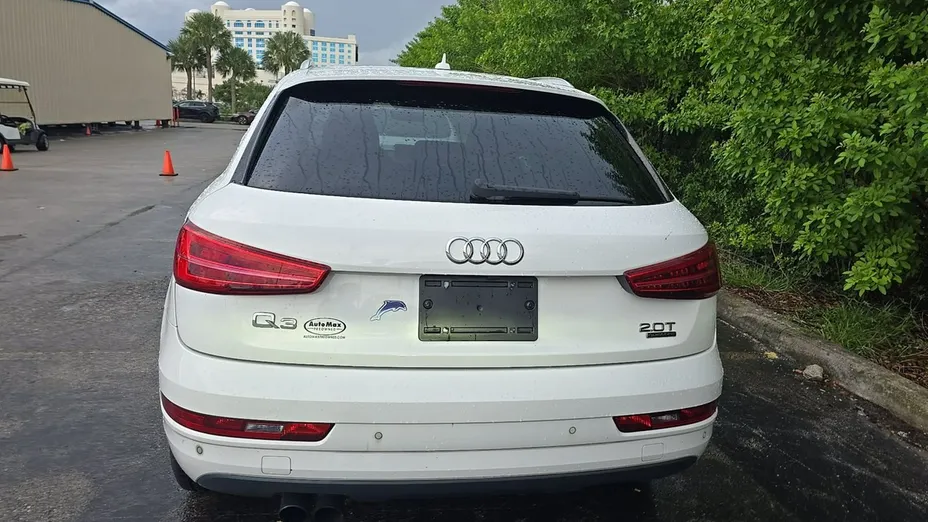 AUDI Q3 -