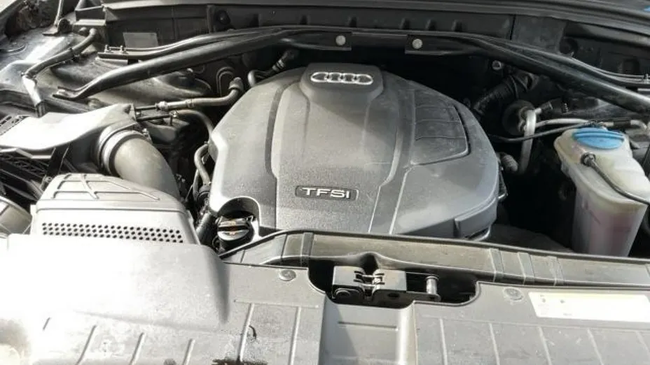 AUDI Q5 -