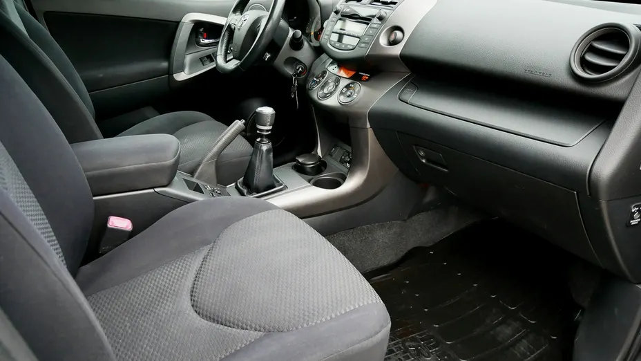 TOYOTA RAV4 -