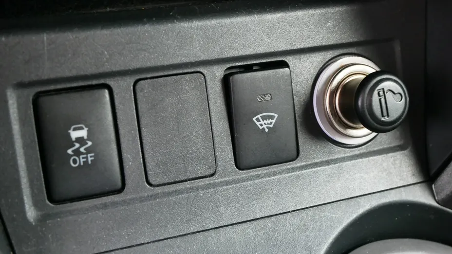 TOYOTA RAV4 -