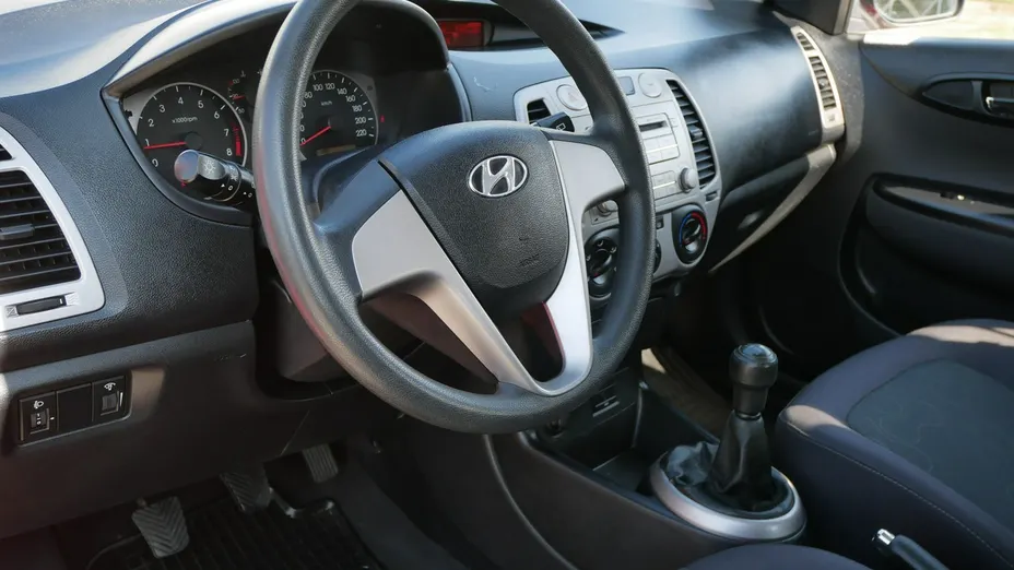HYUNDAI i20 -