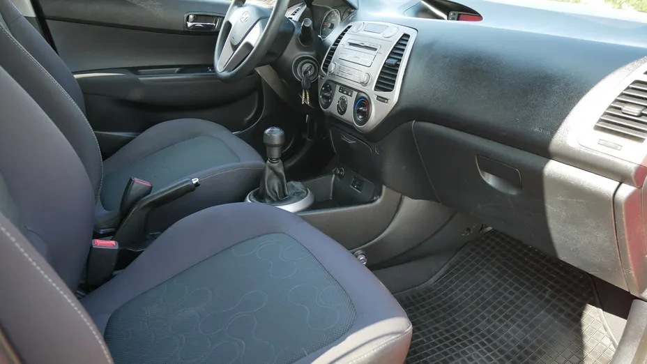 HYUNDAI i20 -