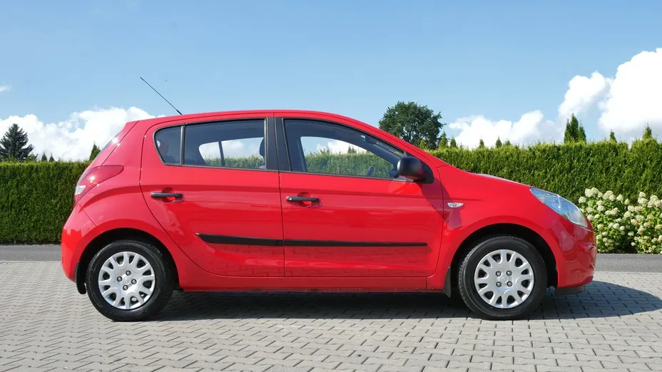 HYUNDAI i20 -