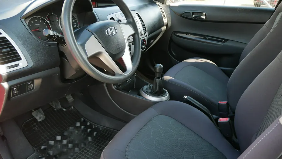HYUNDAI i20 -
