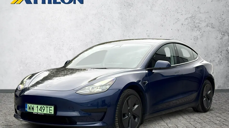 TESLA Model 3 -