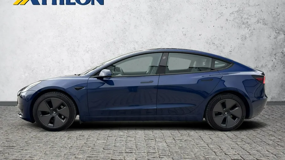 TESLA Model 3 -