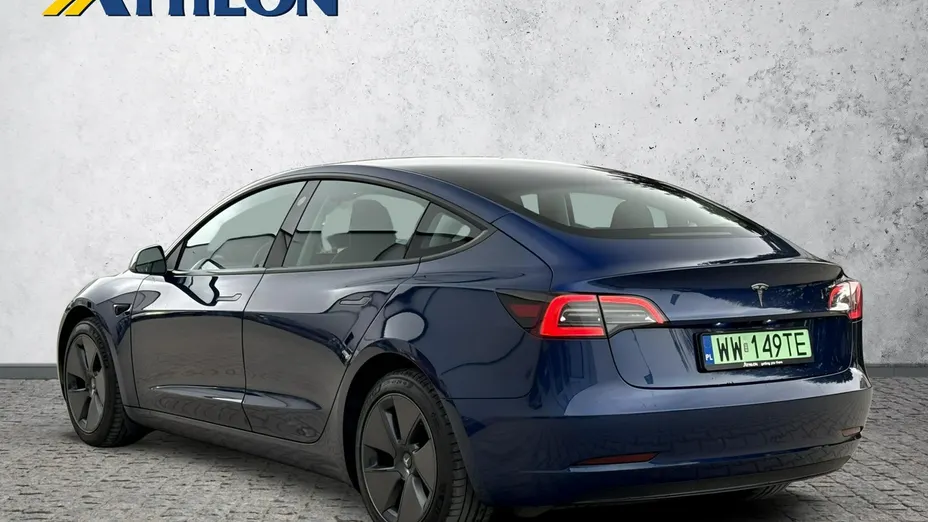 TESLA Model 3 -