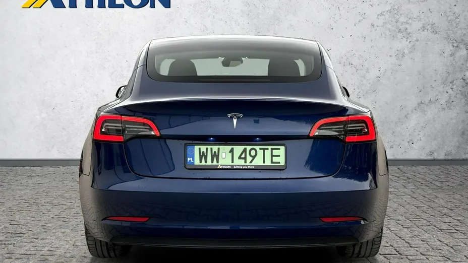TESLA Model 3 -