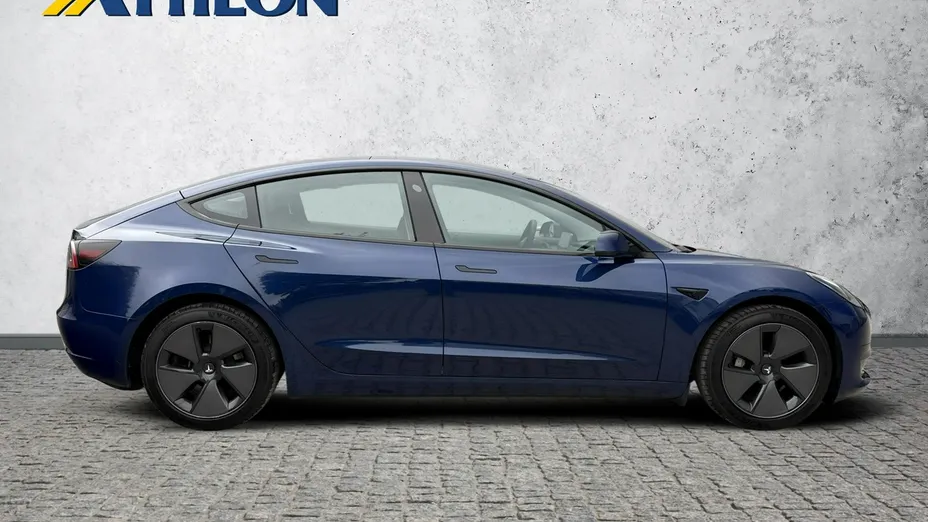 TESLA Model 3 -