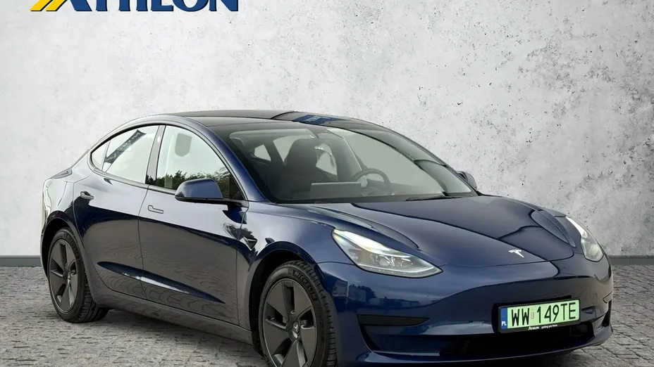 TESLA Model 3 -