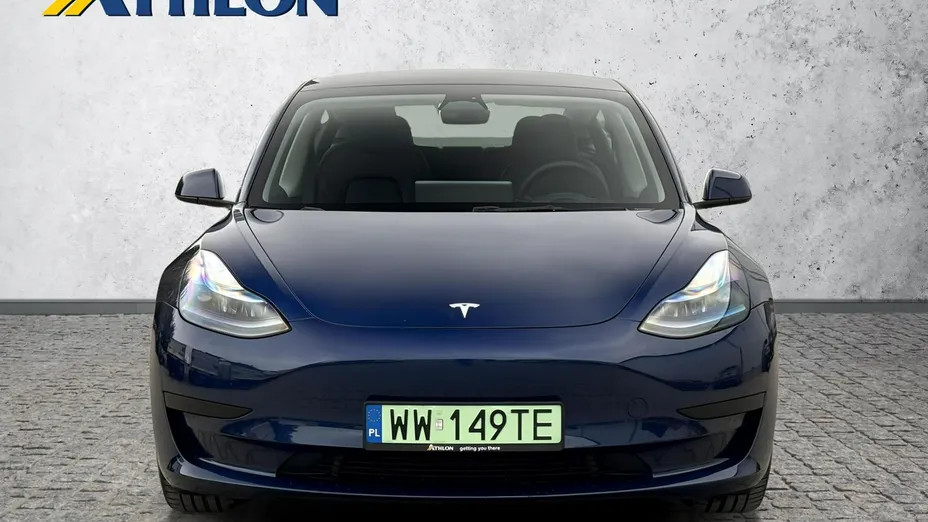 TESLA Model 3 -