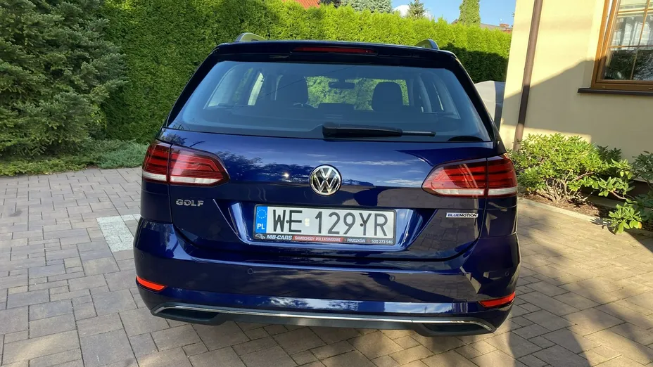 VOLKSWAGEN Golf -