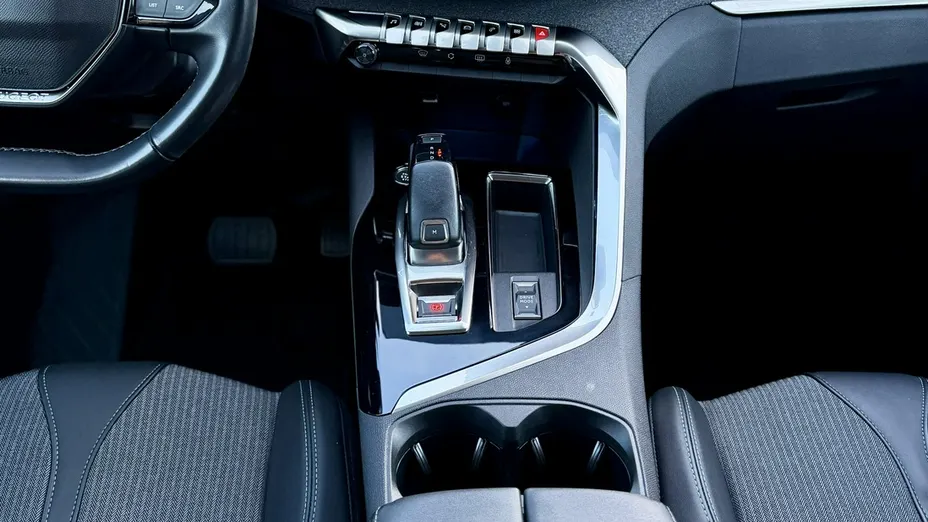 PEUGEOT 3008 -