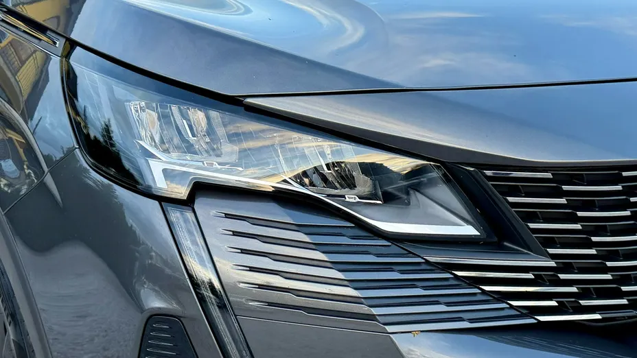 PEUGEOT 3008 -