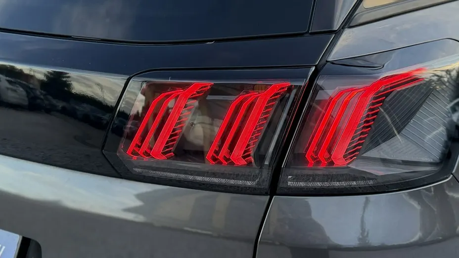 PEUGEOT 3008 -