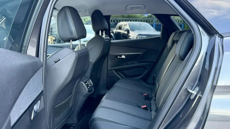 PEUGEOT 3008 -