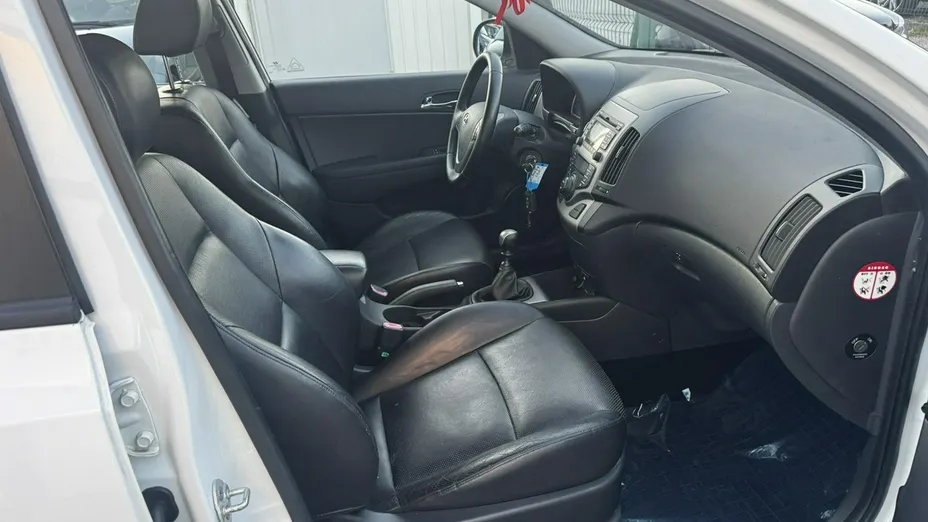 HYUNDAI i30 -