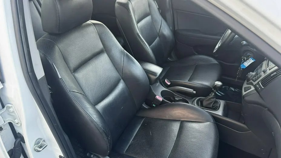 HYUNDAI i30 -