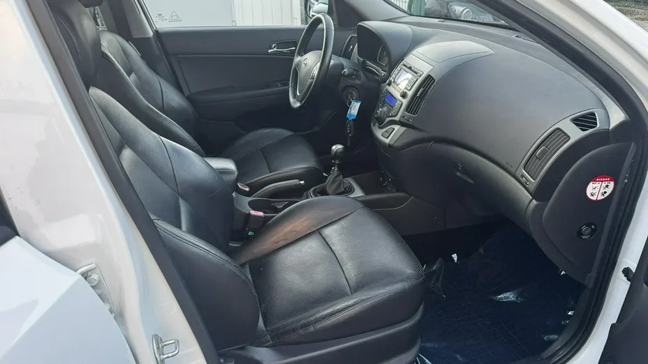 HYUNDAI i30 -