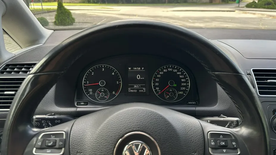 VOLKSWAGEN Touran -