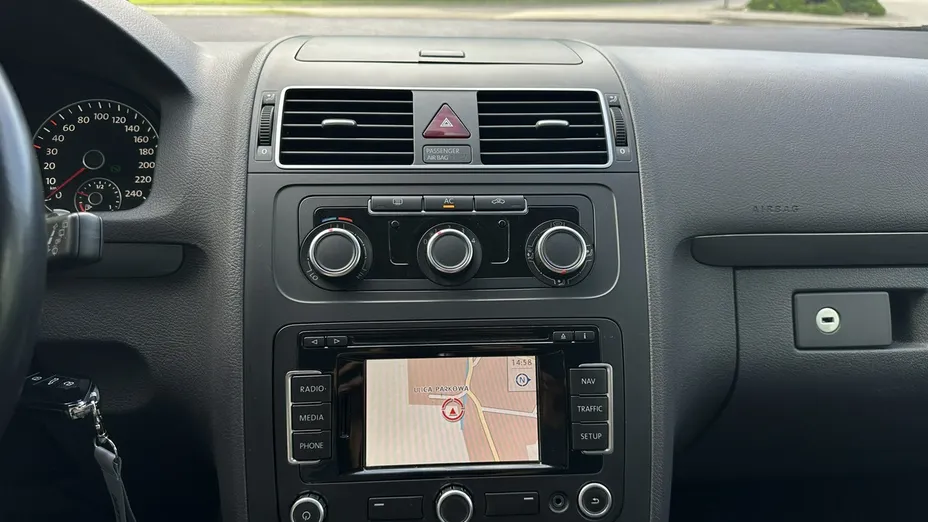 VOLKSWAGEN Touran -
