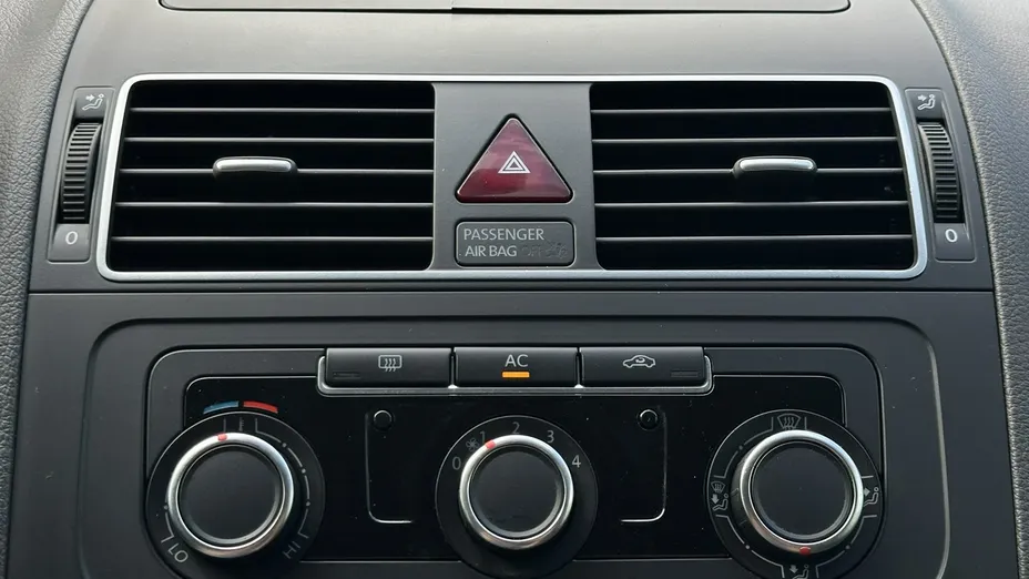 VOLKSWAGEN Touran -