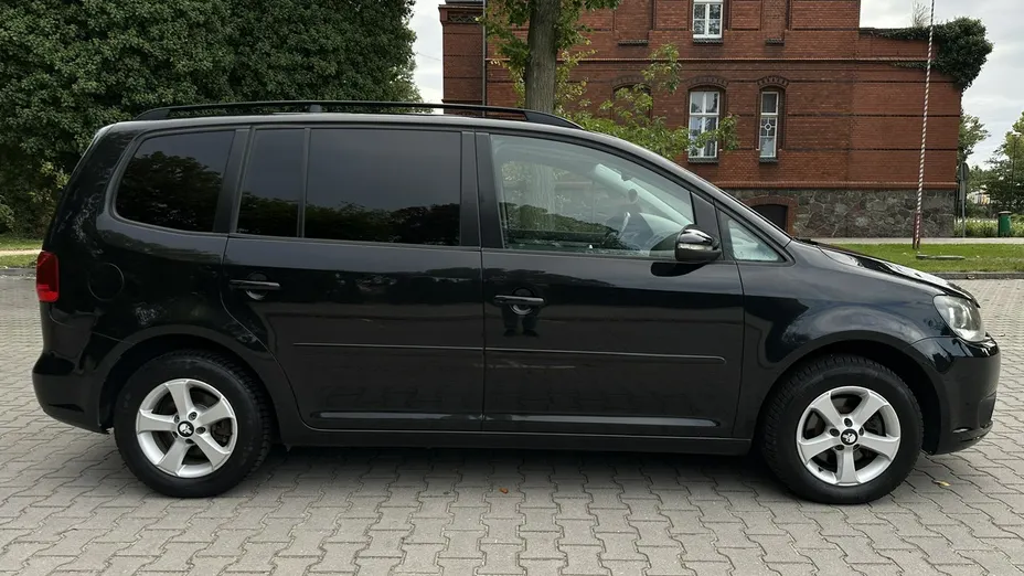 VOLKSWAGEN Touran -
