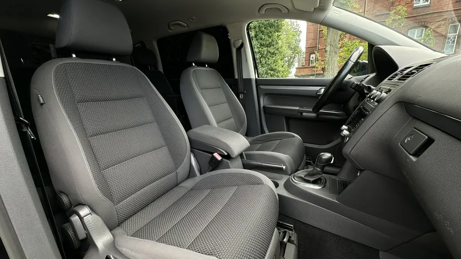 VOLKSWAGEN Touran -