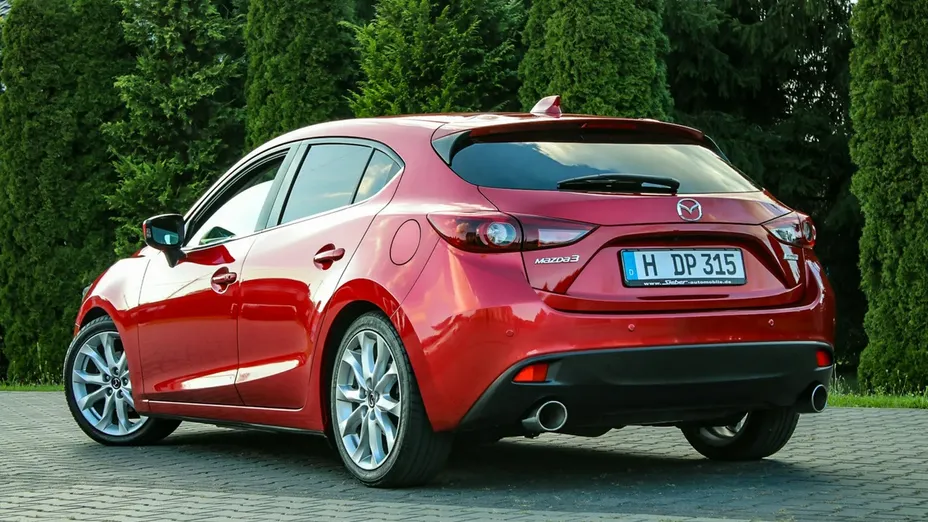 MAZDA 3 -