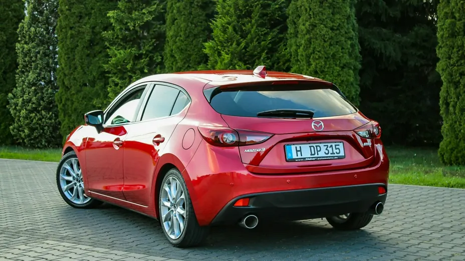 MAZDA 3 -