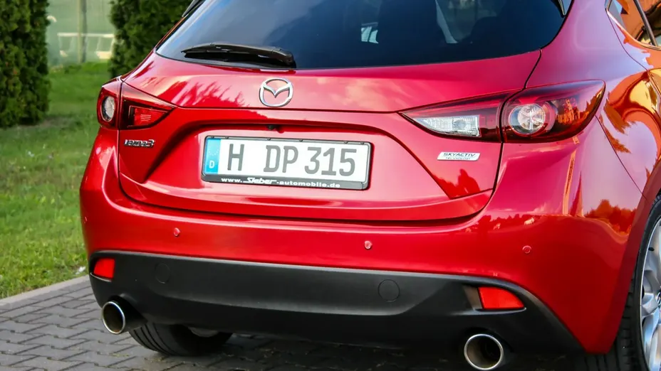MAZDA 3 -