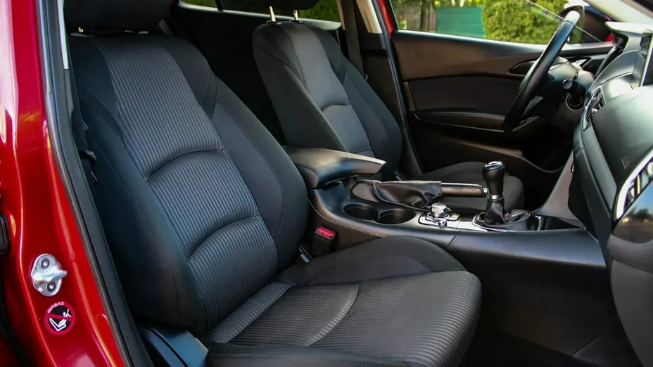 MAZDA 3 -