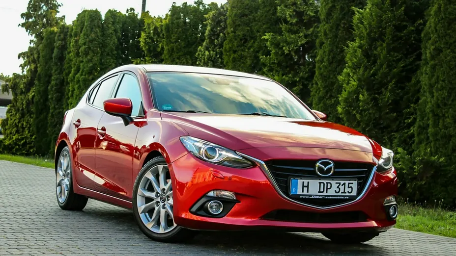 MAZDA 3 -