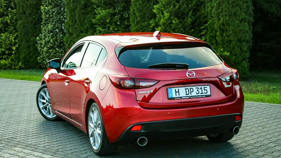 MAZDA 3 -