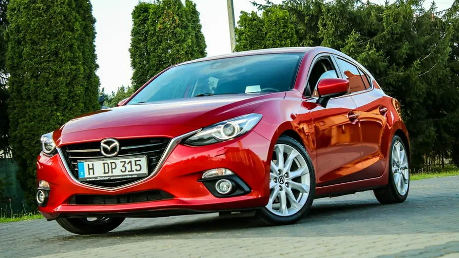 MAZDA 3 -