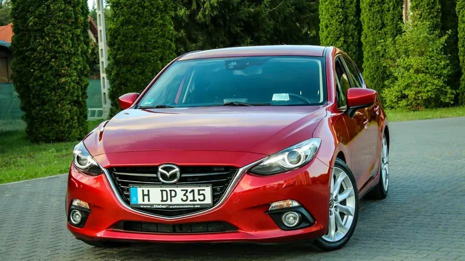 MAZDA 3 -