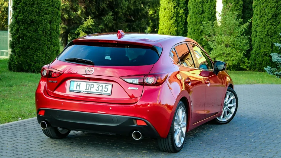 MAZDA 3 -